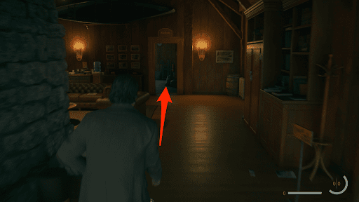 教団メンバーを回避して建物の裏から出る