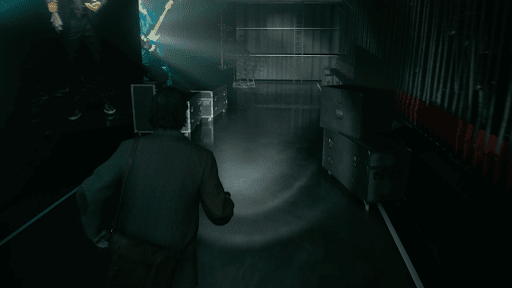 ステージ奥へ進み梯子を登る