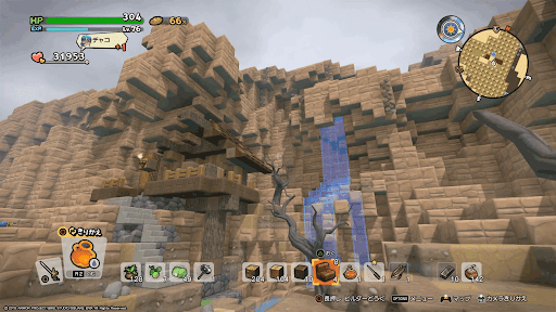 滝が流れる小屋