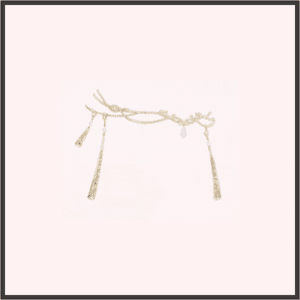 揺れるネックレス