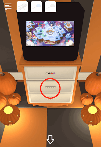 Spooky雨と少女とぬいぐるみ_テレビの下のチェスト_中段の引き出しを拡大する