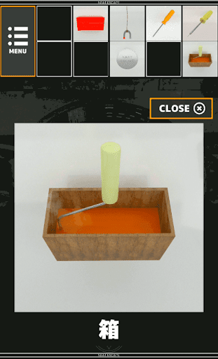 GarageHouse_塗料の入った箱にペイントローラーを入れる