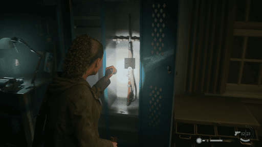 作業場で原稿と狩猟ライフルを入手する