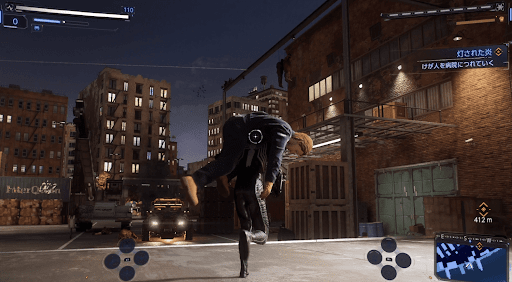 ケガした男性を病院につれていく