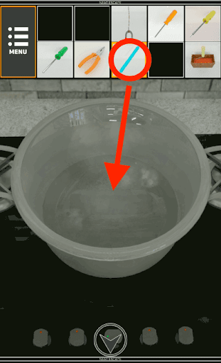 GarageHouse_おもちゃを鍋に入れる