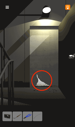 脱出ゲーム非常階段_4階_壁の穴を拡大する