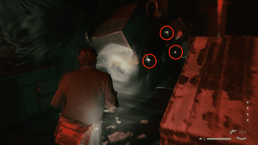 建物の入口の闇と敵を焼き払う