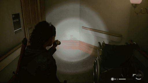 シンシアの部屋へ近づく