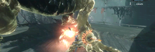 両手を狙って攻撃をする