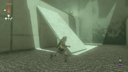 右側の長い板を立てかけて渡る