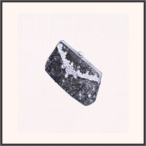 星石のクラッチバッグ