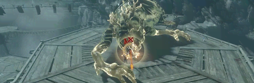 両手を狙って攻撃を行う