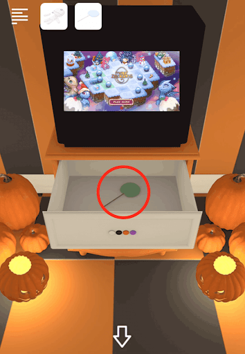 Spooky雨と少女とぬいぐるみ_テレビの下のチェスト_緑色のキャンディを入手する