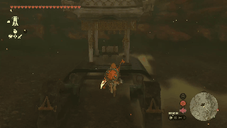 洞窟の奥にある宝箱を開けると扉が開く