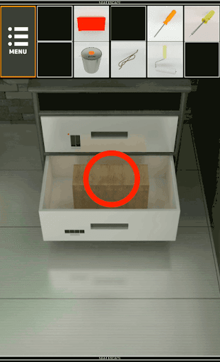 GarageHouse_ベット隣の棚_棚の中から箱を入手する