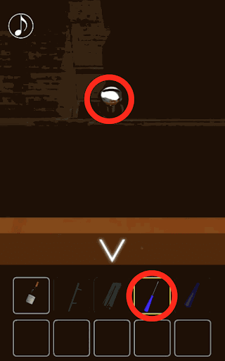 月の見える城からの脱出_ソファー左下の箱