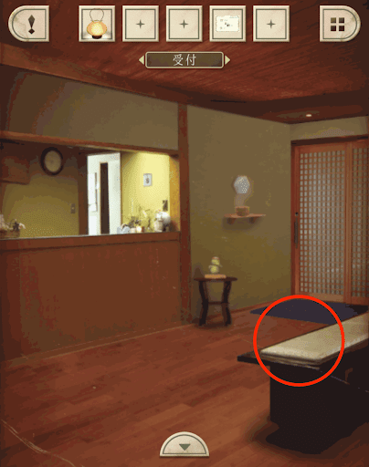 脱出ゲーム新館やすらぎの湯からの脱出_受付_右下のベンチを拡大する